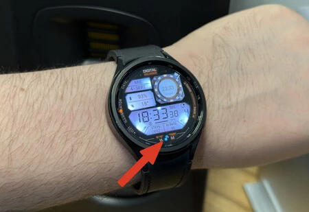 音符のような形をしたこの小さなアイコンをタッチするだけで、マルチメディア コントロール画面にアクセスできます。