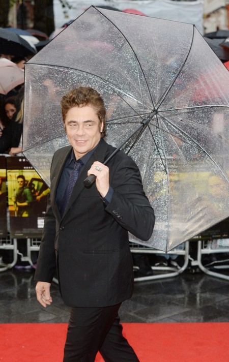 Benicio del Toro se viste de negro para estrenar Sicario en Londres