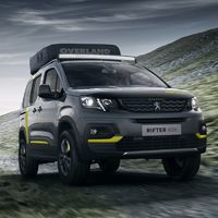 El Peugeot Rifter se transforma en un concept todoterreno equipado con tienda de campaña y bici de montaña eléctrica