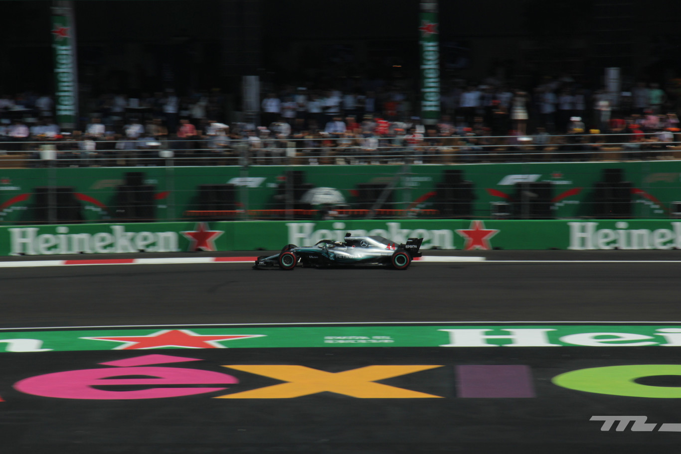 GP de México 2018: Hamilton se corona, Verstappen domina y Sergio Pérez abandona la carrera