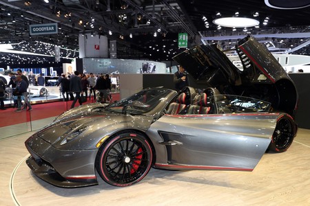 Pagani Huayra Roadster lateral delantero