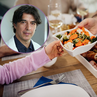 Valter Longo, experto en longevidad de la Universidad de California: "Este es el mínimo de horas que hay que dejar entre cenar y acostarse para vivir más"