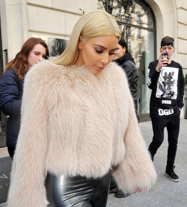 Kim Kardashian Deja Pieles1