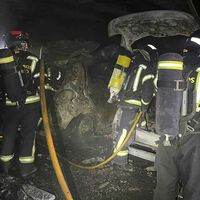 Prohibir los coches eléctricos en los aparcamientos por peligro de incendio. Todo lo que sabemos sobre lo que se está planteando Madrid