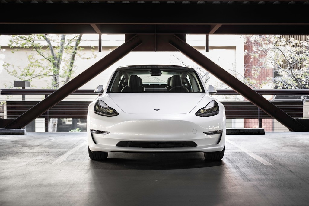 Tesla revienta los pronósticos y establece un nuevo récord al entregar por primera vez 95.200 coches eléctricos en un trimestre