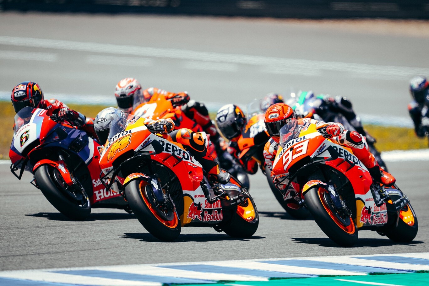 Honda, una sequía histórica en MotoGP y batiendo récords de caídas con una moto visceral: "En el garaje están perdidos"