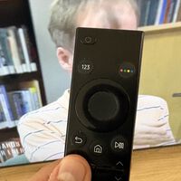 Ayer funcionaba y hoy no: qué hacer cuando el mando de la tele deja de responder 