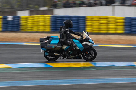 Hydrogen Two Wheeler Makes Historic Track Debut Ahead Of Endurance Race 2025 04 21t10 18 56 05 00 Image