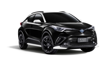 Toyota CH-R 2020 by Karl Lagerfeld, una edición que rinde homenaje a la moda y alta costura