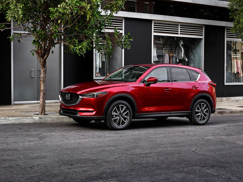El Mazda CX-5 se renueva suavemente y estrena el último tono pasional de la saga KODO