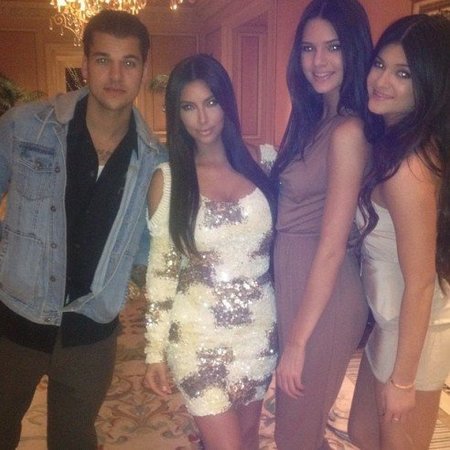 ¡¡Fiestón, fiestón!! Robert Kardashian, el rey del calcetín, celebra su happy B-day