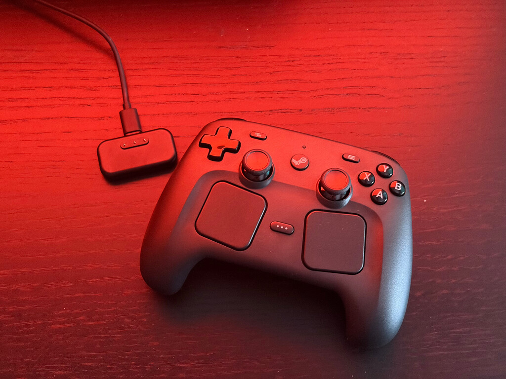 Steam Controller sobre una mesa