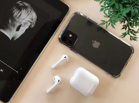 iPhoneとエアポッド