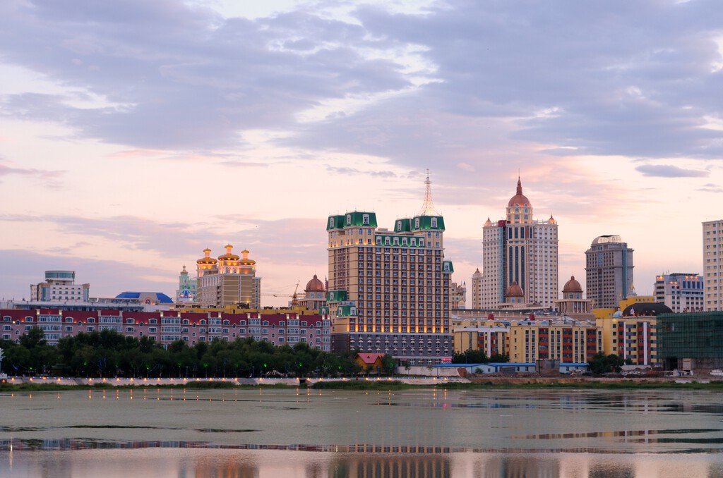 Hay una ciudad que mantiene a flote gran parte de la economía de Rusia en tiempos de guerra. Y está en la frontera china
