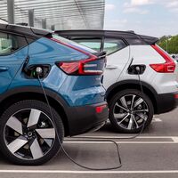 Guerra por el precio de la luz entre las eléctricas: Endesa baja de los 60 euros el MWh tras la ofensiva de Naturgy e Iberdrola