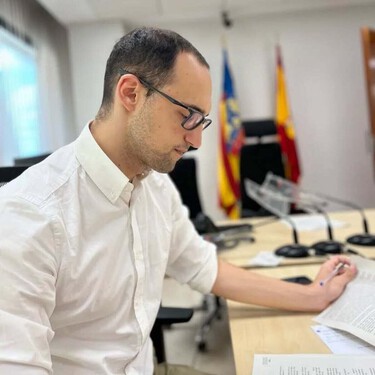 Juan Antonio Ramos, abogado: 'La ley establece que nuestro vecino no puede plantar ningún árbol a menos de dos metros de nuestro jardín' 