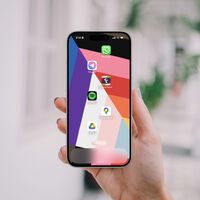 Borré las 150 apps que tenía en mi móvil y dejé solo seis. Lo que he aprendido con un smartphone reducido a lo mínimo