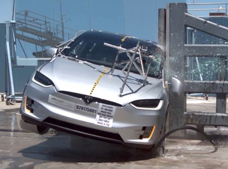 En video: No hay SUV más seguro que el Tesla Model X, y sus pruebas de choque lo avalan