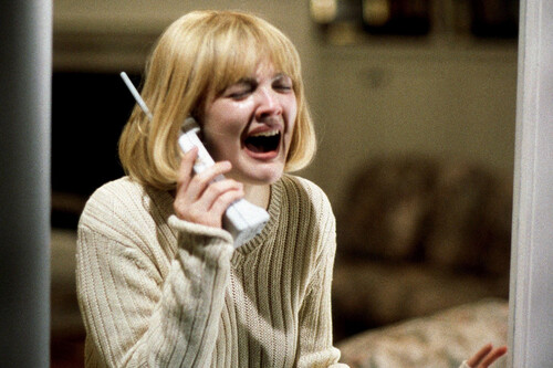 Las lágrimas de Drew Barrymore en 'Scream' eran reales. Este fue el cruel truco con el que Wes Craven consiguió hacer llorar a la actriz 