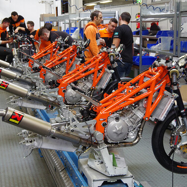 El fin del chollo indio: muchas marcas europeas huyeron allí a fabricar barato. La UE va a acabar con eso y KTM, Triumph y BMW ven las orejas al lobo 