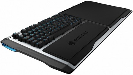 Roccat Sova, una platafroma para llevar el teclado y ratón al sofá