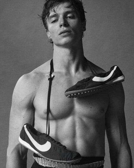 Nike Y Jacquemus Lanzaran Las Zapatillas Que Rompen Con La Tendencia De Los Modelos Chunky Recuperando El Modelo Mas Comodo De Los Anos Setenta