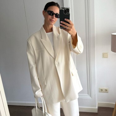 Zara tiene los conjuntos de pantalón ancho más bonitos del momento y quedan bien con sandalias, zapatillas o alpargatas