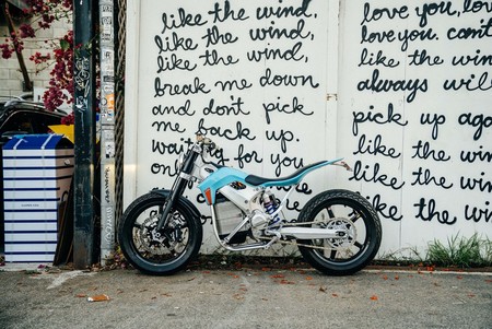 Empezarás a dudar si te gustan las eléctricas por culpa de la estilizada Alta Motors Redshift ST Concept