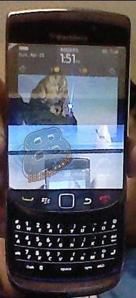 BlackBerry Slider y Clamshell 9670, un aluvión de nuevas imágenes y novedades