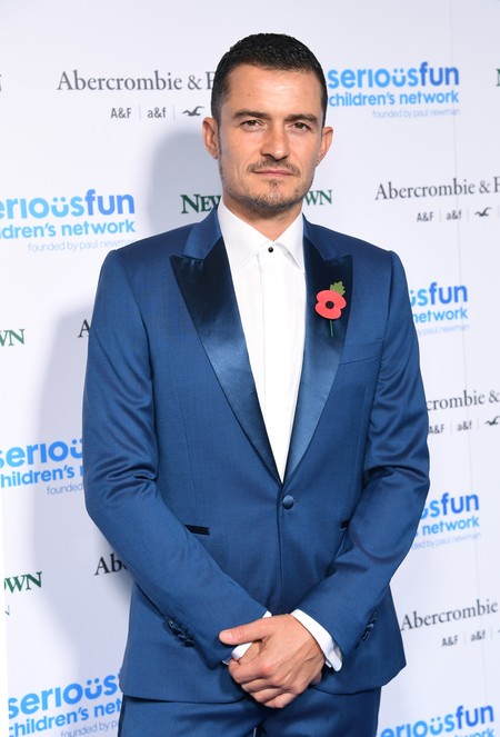 Orlando Bloom nos inspira para estas fiestas de Navidad: es hora de añadir color a tu smoking