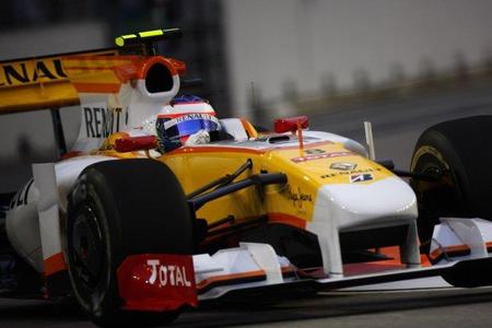 Romain Grosjean se sube a un R29 en el Circuit de la Comunitat Valenciana 