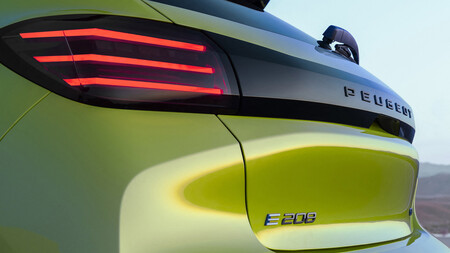 Peugeot E 208 2024 8