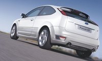 Ford Focus ST en blanco