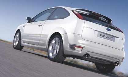 Ford Focus ST en blanco