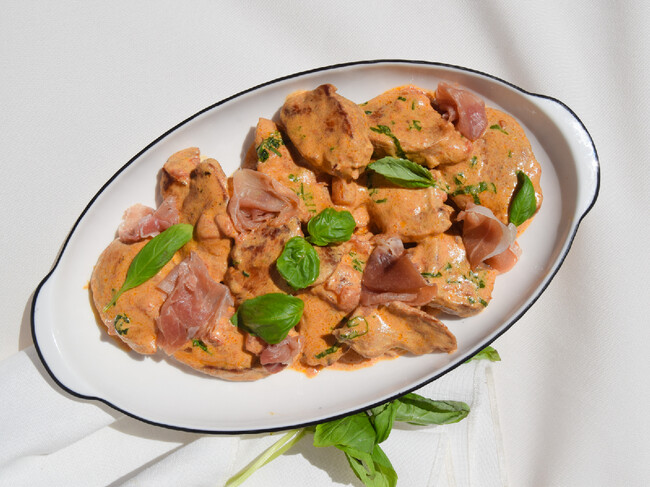 Medallones De Solomillo De Cerdo Con Prosciutto Y Albahaca