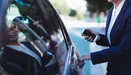 Las VTC contraatacan ante el decreto 'pro taxi': además de ofrecer viajes gratis, cortarán Madrid jueves y viernes