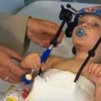 ¿Existe el ángel de la guarda?: salvan la vida a un bebé al recolocarle la cabeza después de un accidente de coche 