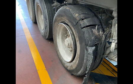 Ver para creer: así estaba el neumático de este camión que acudió a pasar la ITV