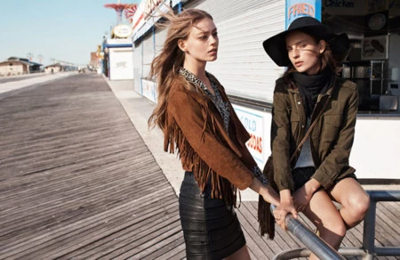 Mango sabe cómo hacer irresistible su nueva moda para la primavera: los looks que vestirán la calle