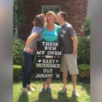 Abuela y madre subrogada a la vez: una mujer de 53 años da a luz a su propia nieta