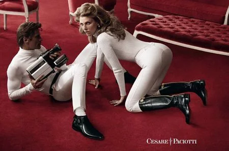 Mark Vanderloo vuelve a la carga con la campaña de Cesare Paciotti Otoño-Invierno 2011/2012
