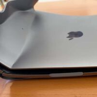 Apple se negó a repararle el Macbook Pro aunque tenía AppleCare+ contratado. El motivo hará que muchos reconsideremos contratarlo 