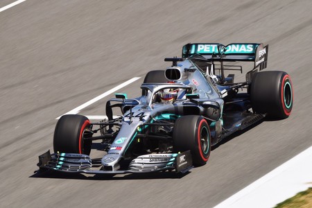 Lewis Hamilton recupera el liderato del mundial en Montmeló y gran remontada de Carlos Sainz