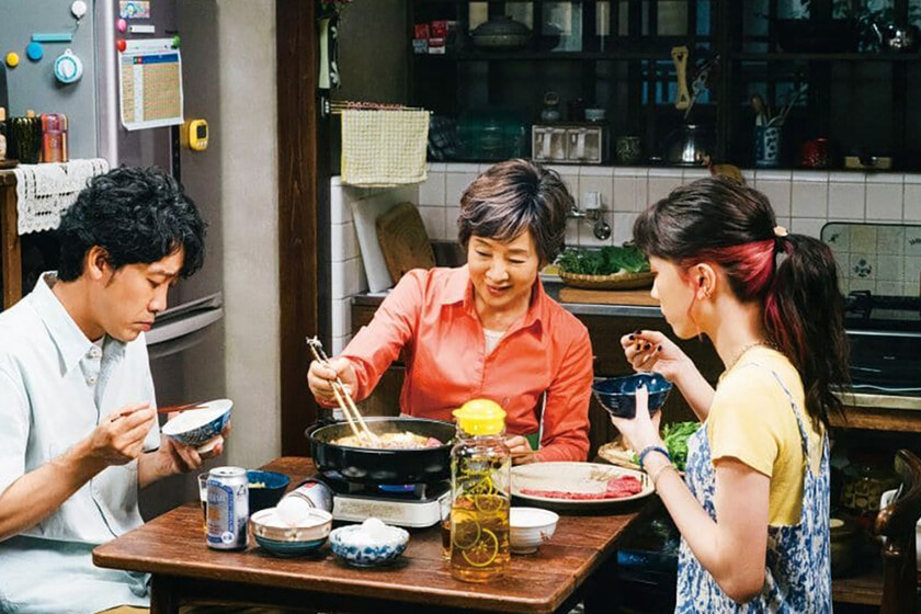 'Una madre de Tokio' se niega inteligentemente a ser un panfleto turístico: prefiere bucear en la rutina japonesa del estrés laboral, el desamor, las familias desunidas y el sake