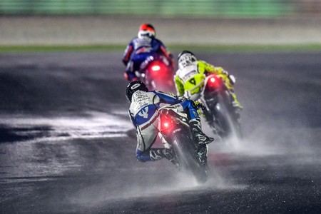 Los pilotos de MotoGP han probado Losail con la pista mojada, y así valoran la opción de correr con lluvia