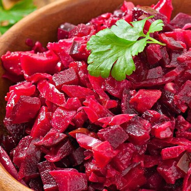 Cómo hacer ensalada navideña con la receta del chef Oropeza para Nochebuena: lleva betabel, jícama y piña