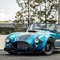 Superformance ha modernizado al Cobra y lo ha convertido en una espectacular bestia V8 de hasta 7.0 litros para sólo 1.200 kg