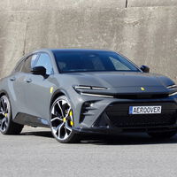 El Ferrari Purosangue tiene un problema: se parece demasiado a un SUV de Toyota, y ya hay japoneses modificándolo. Da el gatazo