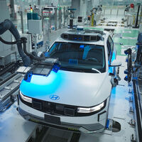 Hyundai quiere adelantar por la derecha a Tesla con su robotaxi mientras Elon Musk trata de salvar a sus coches eléctricos de sí mismo