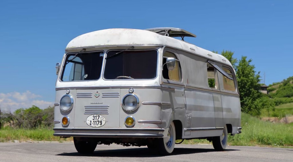 La autocaravana más rara y bonita de los años 50 no fue una Volkswagen T1, pero se parecía. Y llevaba un motor Porsche 